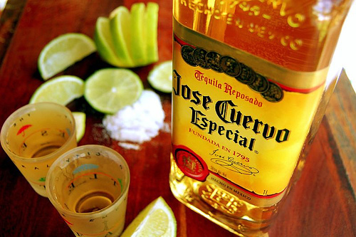Ruou-Tequila-Chanh-Muoi Quy-tac-uong-ruou-Tequila-cua-nguoi-sanh-ruou