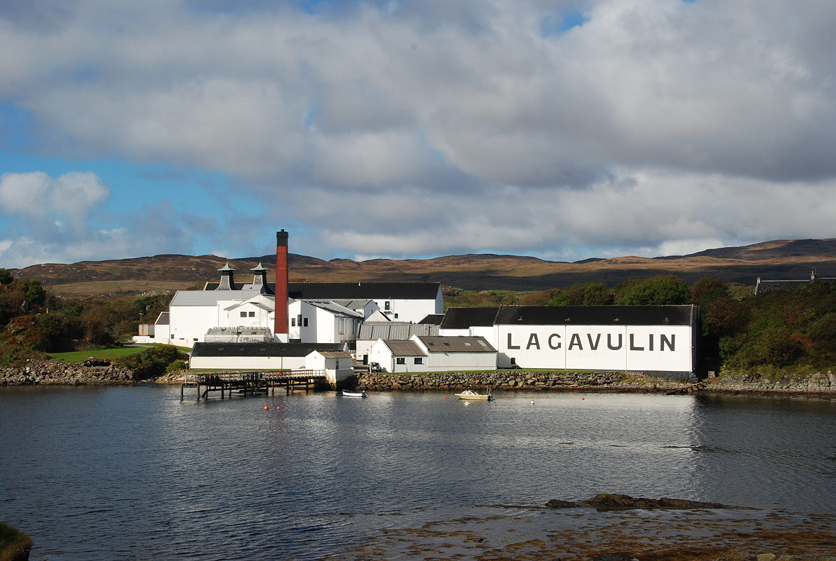 lagavulin distillery  1