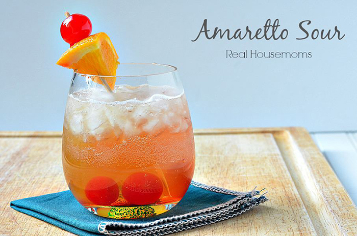 mot-ly-cocktail-amaretto