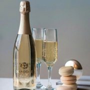 VANG NỔ NGA TRẮNG 