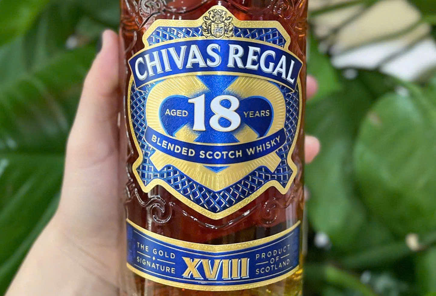 Nhan-hieu-chivas-18-mau-moi-700-ml