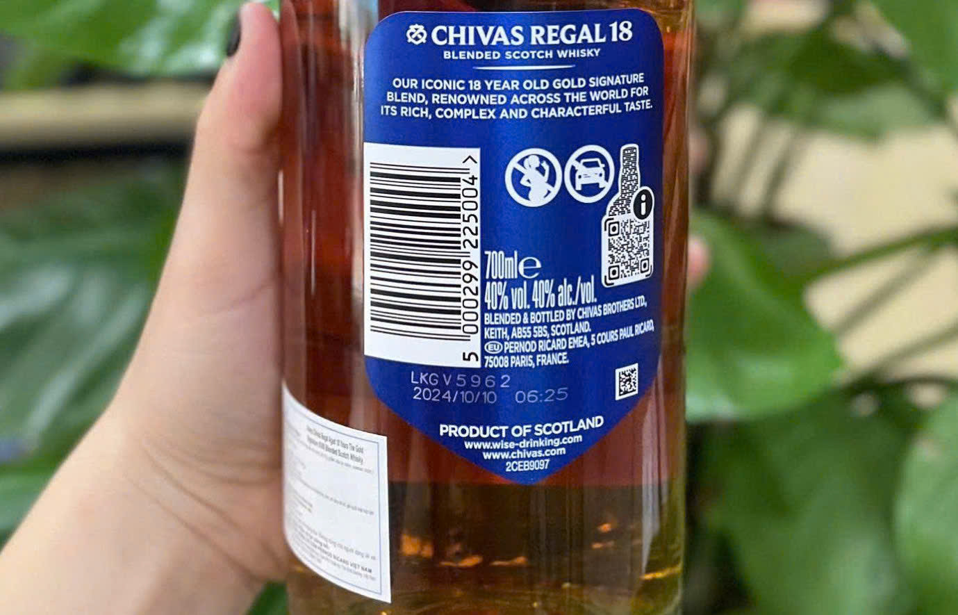 Nhan-sau-chai-chivas-18-mau-moi