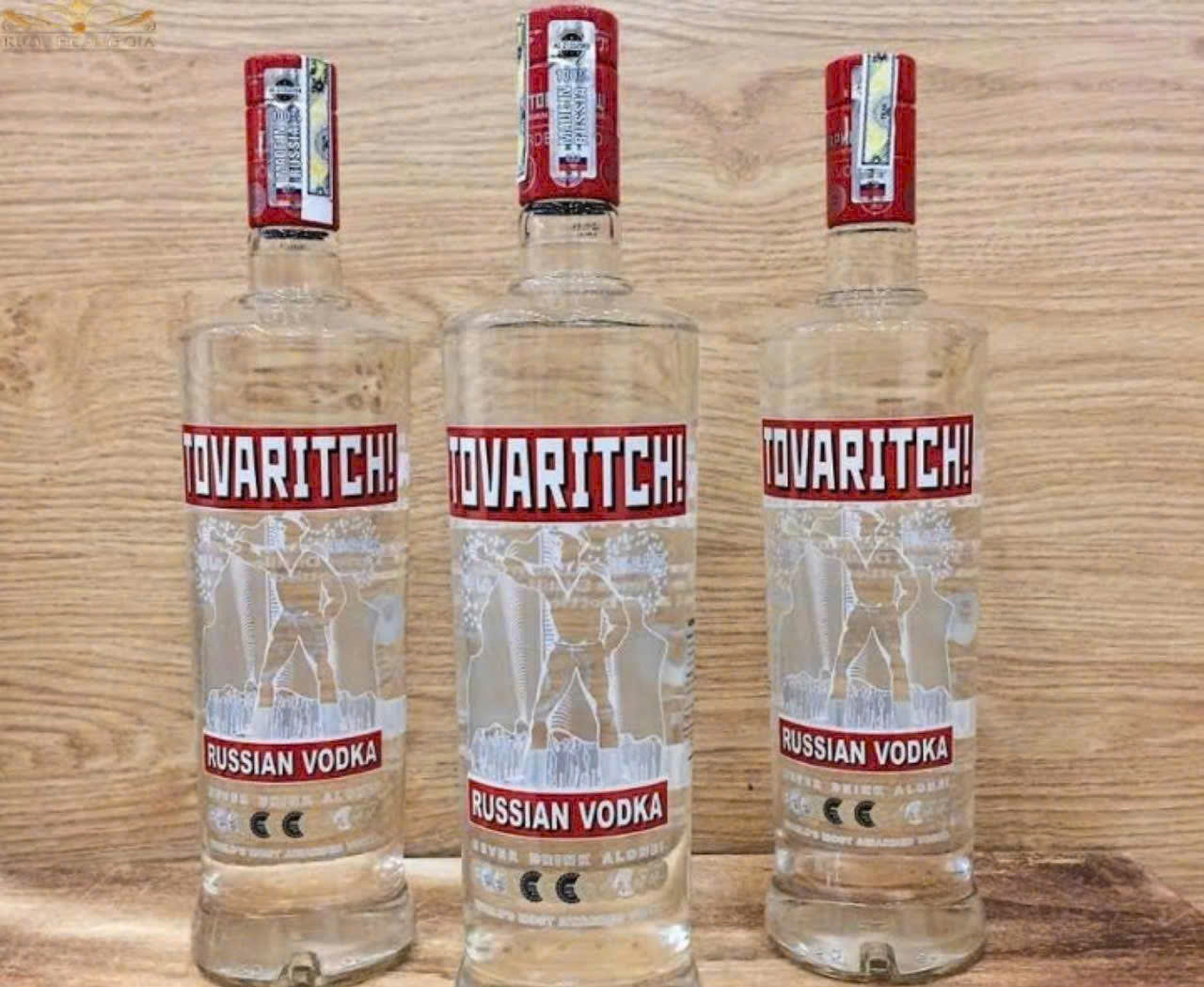 Trung-bay-mau-vodka-tovaritch-1-lit