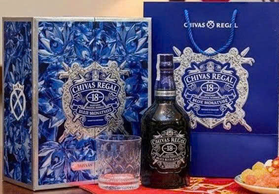 Bo-san-pham-Chivas-18-Blue-Hop-Qua-Tet-2026-gia-re