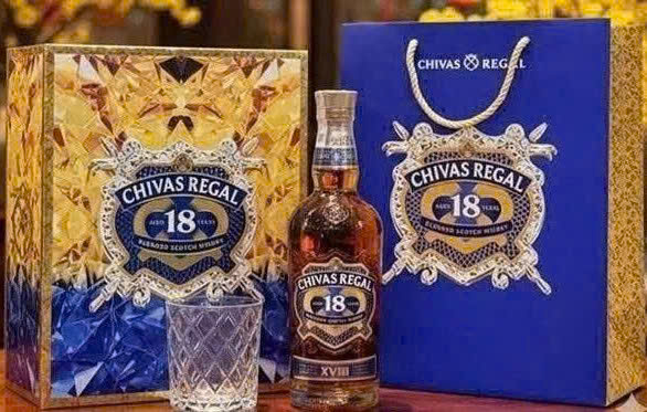 Bo-san-pham-Chivas-18-Hop-Qua-Tet-2026-10