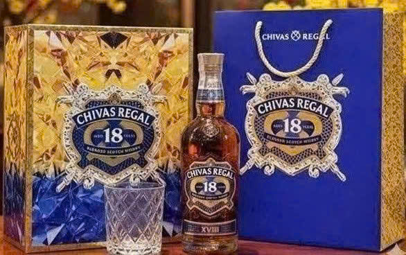 Bo-san-pham-Chivas-18-Hop-Qua-Tet-2026-11