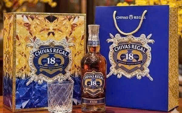 Bo-san-pham-Chivas-18-Hop-Qua-Tet-2026-9
