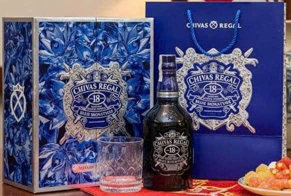 Bo-san-pham-Chivas-Regal-18-Blue-Hop-Qua-Tet-2026-gia-re