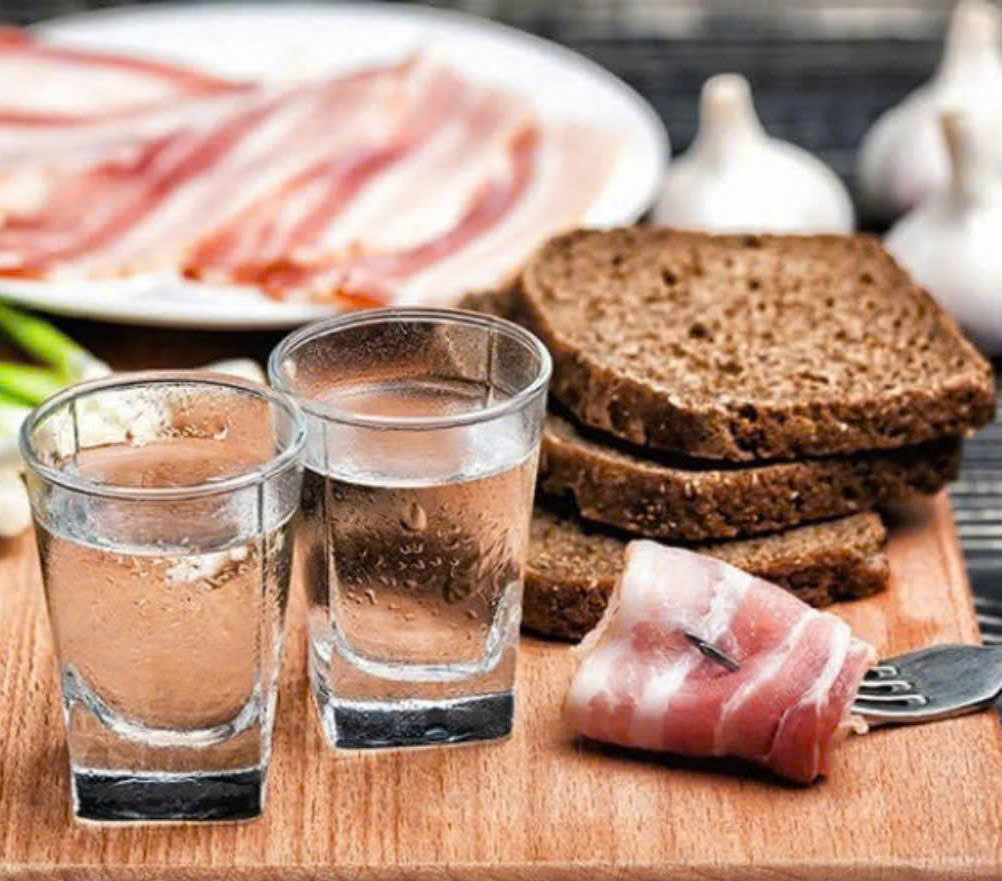 Cach-Thuong-thuc-ruou-Ha-Noi-Halico