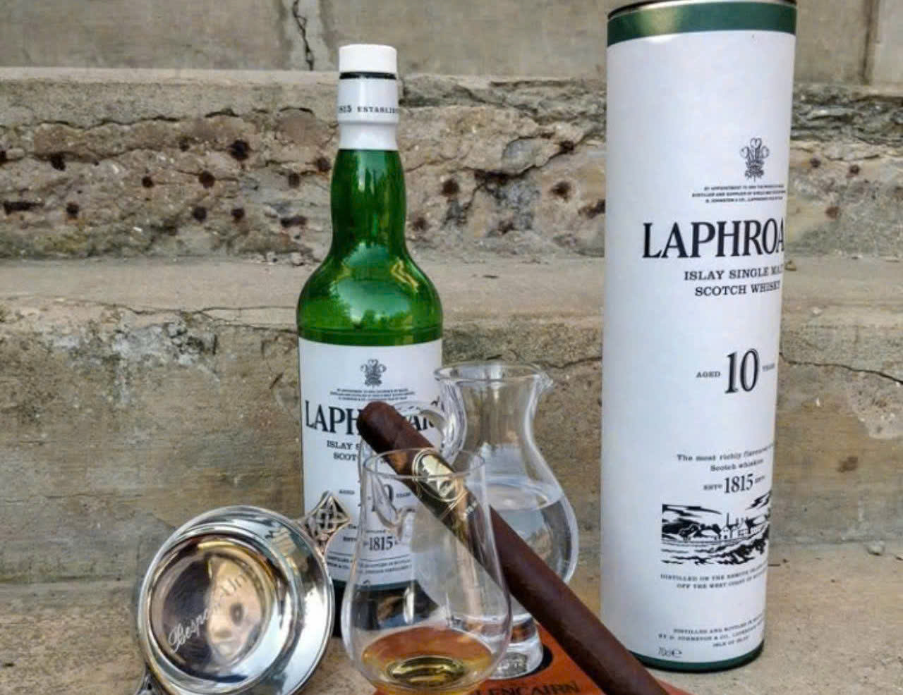 Cach-thuong-thuc-Laphroaig-10-dung-chuan-nhat