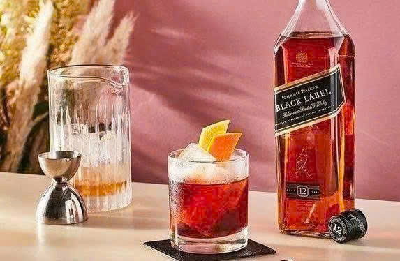 Cach-thuong-thuc-black-label-700-ml-cua-Diageo