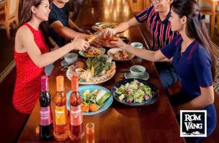 Cach-thuong-thuc-ruou-rom-vang-500ml