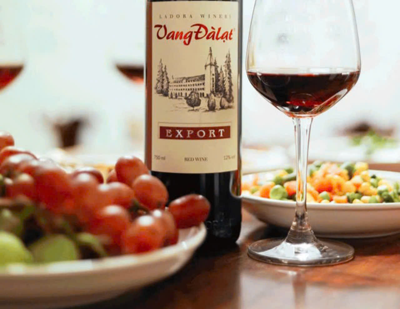 Cach-thuong-thuc-vang-da-lat-Export-red-wine-43