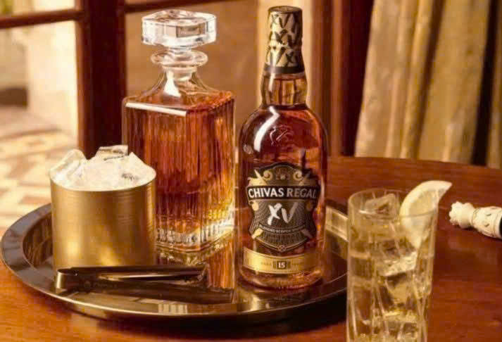 Chivas-15-Hop-qua-2025-va-cach-thuong-thuc-dung-chuan-vi