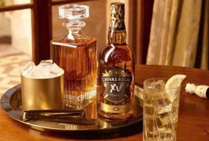 Chivas-15-Hop-qua-2025-va-cach-thuong-thuc-dung-chuan