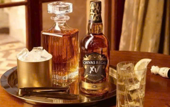 Chivas-15-YO-Hop-qua-2025-va-cach-thuong-thuc