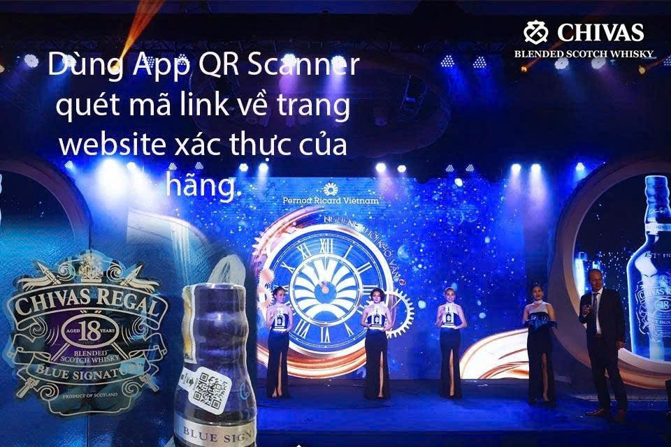 Chivas-18-Blue-va-tem-chong-gia-QR