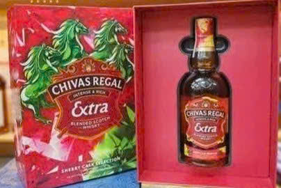 Chivas-extra-13-hop-qua-2026-khi-mo-hop
