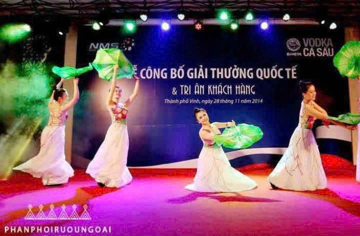 Cong-bo-giai-vang-cho-ruou-Vodka-ca-sau-Xanh