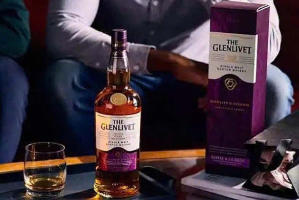 Dung-chuan-vi-voi-Glenlivet-Triple-Cask-gia-re