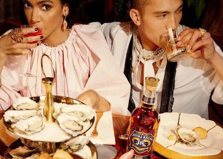 Dung-chuan-vi-voi-chivas-18-70cl