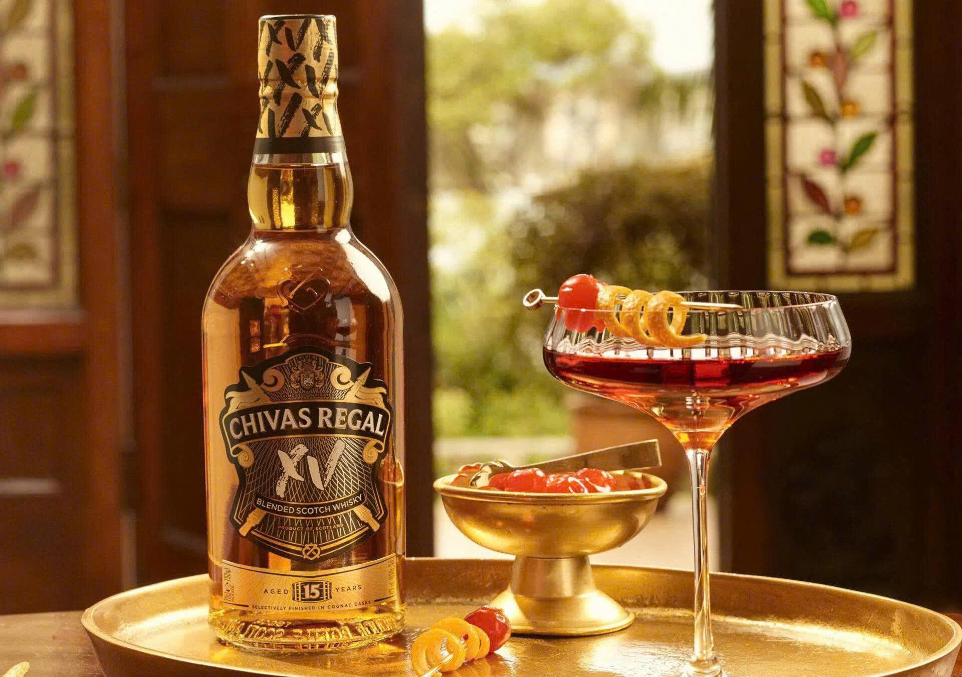 Dung-chuan-vị-voi-Chivas-15-70-cl-gia-re