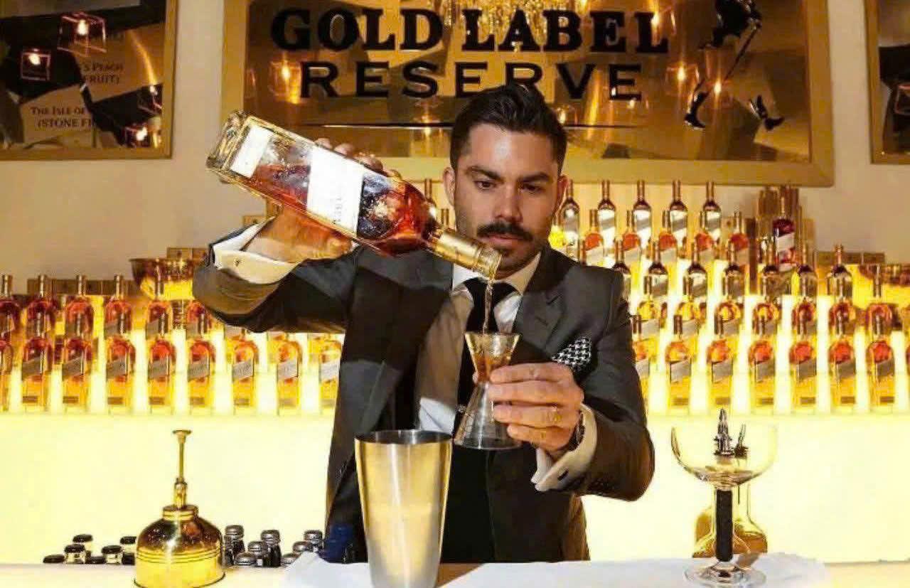 Dung-dieu-voi-Gold-Label-Reserve-mau-moi