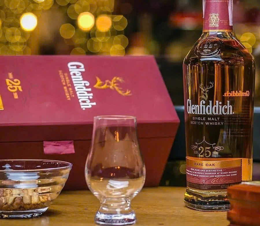 Dung-dieu-voi-glenfiddich-25-rare-oak