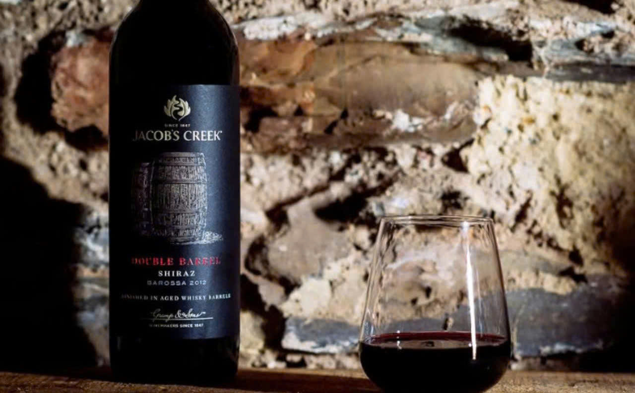 Dung-dieu-voi-jacobs-creek-double-shiraz