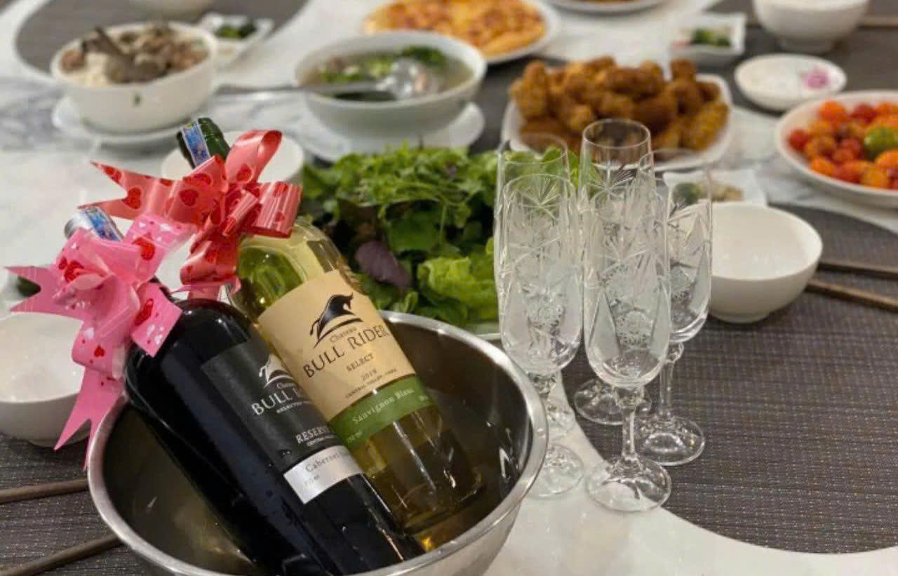 Gioi-thieu-Bull-rider-do-va-trang