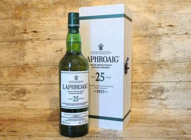 Gioi-thieu-Laphroaig-25-YO-gia-re