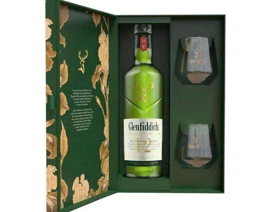 Glenfiddich 12-nam-Hop-Qua-Tet-2026-khi-mo-hop-qua-tang