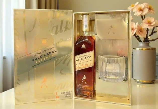 Gold-Label-Reserve-Hop-qua-2026-khi-mo-hop-tet