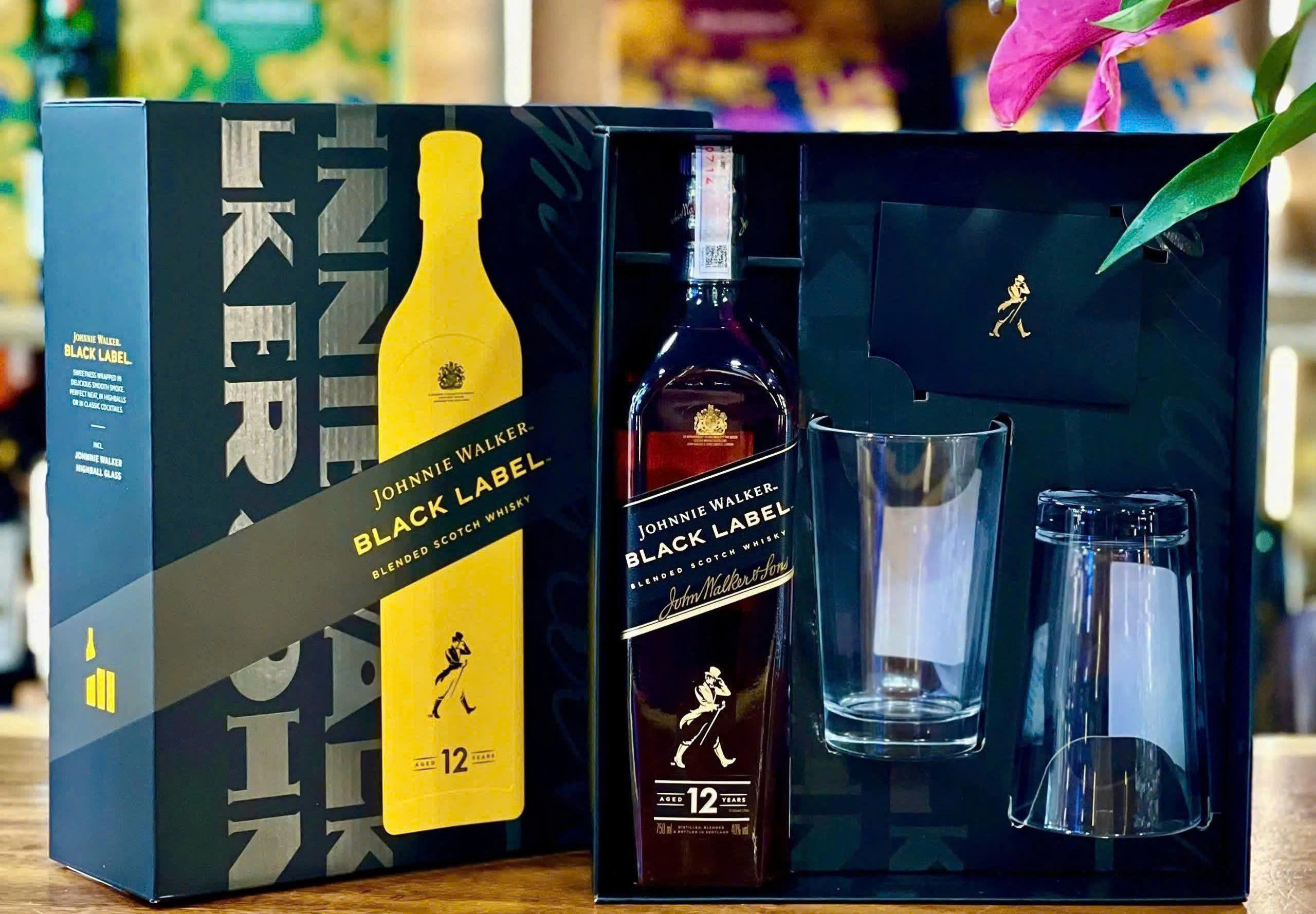 JW-Black-Label-Hop-qua-2026-khi-mo-hop-tet-8