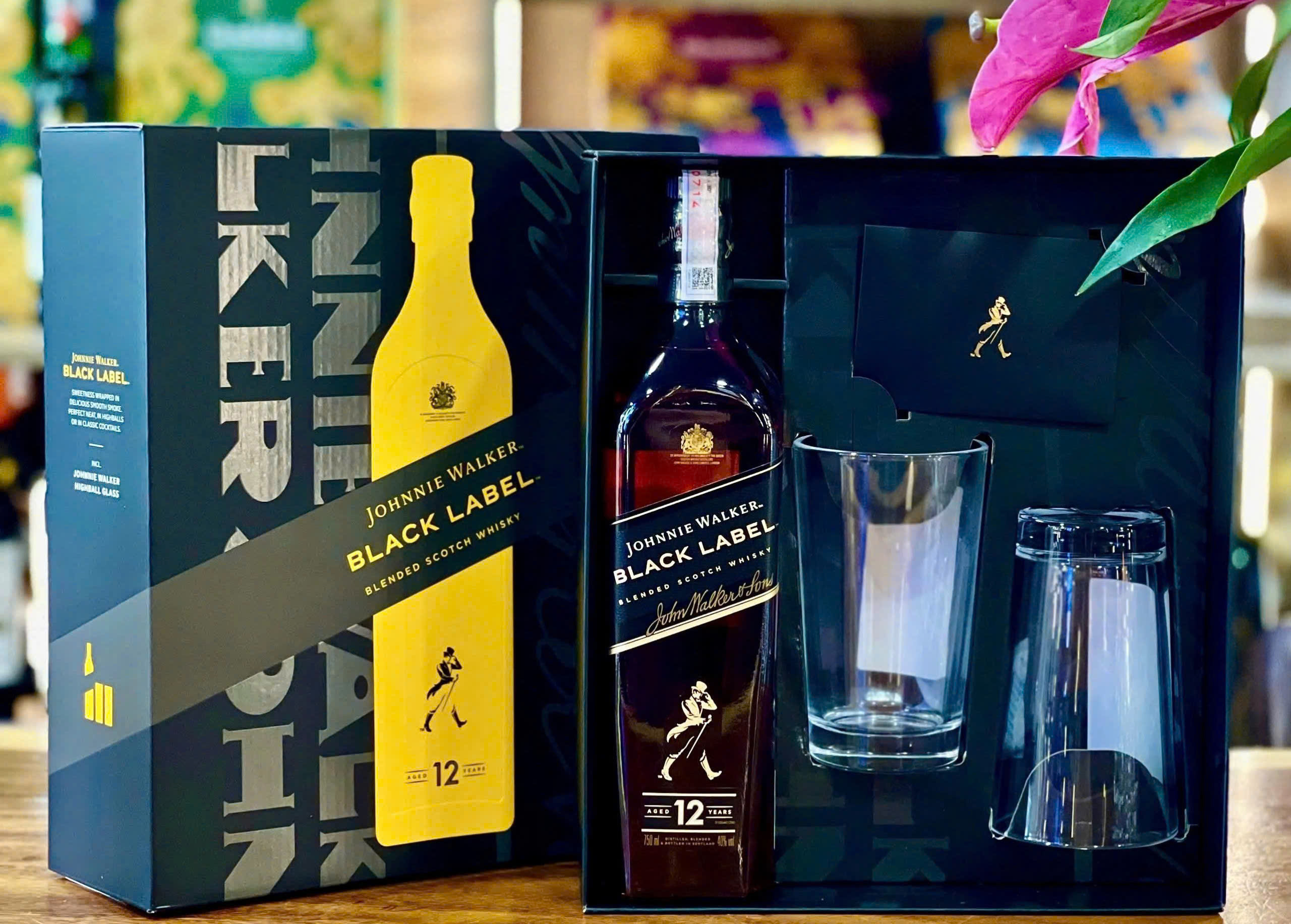 JW-Black-Label-Hop-qua-2026-khi-mo-hop-tet-gia-re-36