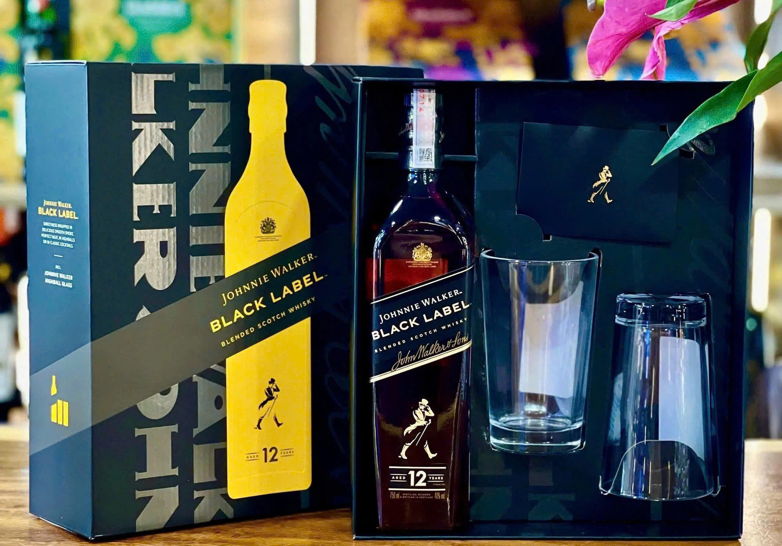 JW-Black-Label-Hop-qua-2026-khi-mo-hop-tet-gia-re-7