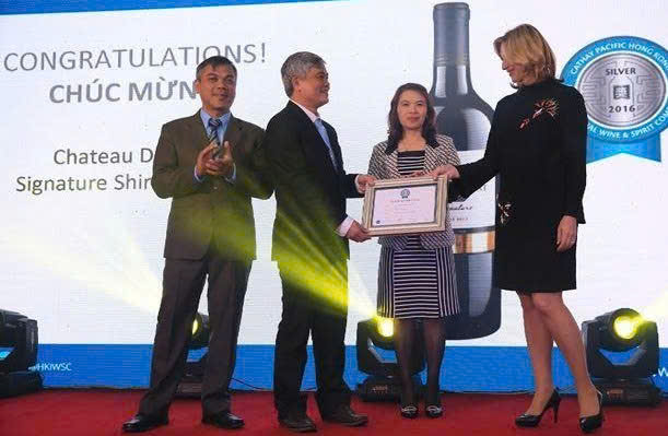 Le-trao-giai-thuong-Quoc-Te-cho-Chateau-Dalat