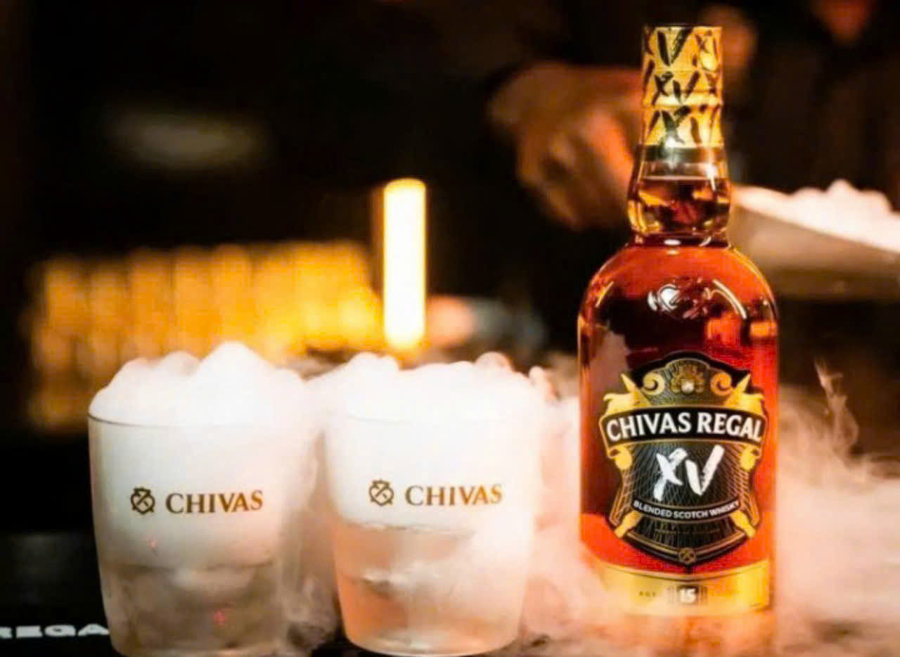 Mot-cach-thuong-thuc-Chivas-15-70cl