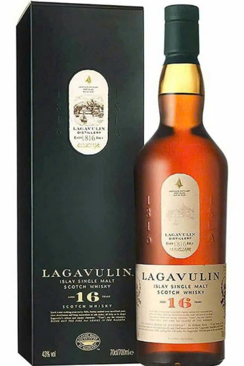 Mua-ban-Lagavulin-16-700-ml-gia-re