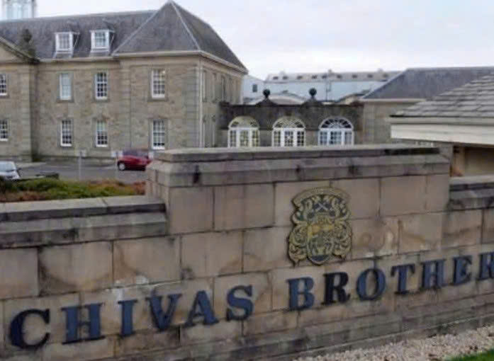 Noi-san-sinh-ra-dong-ruou-Chivas-thuong-hieu