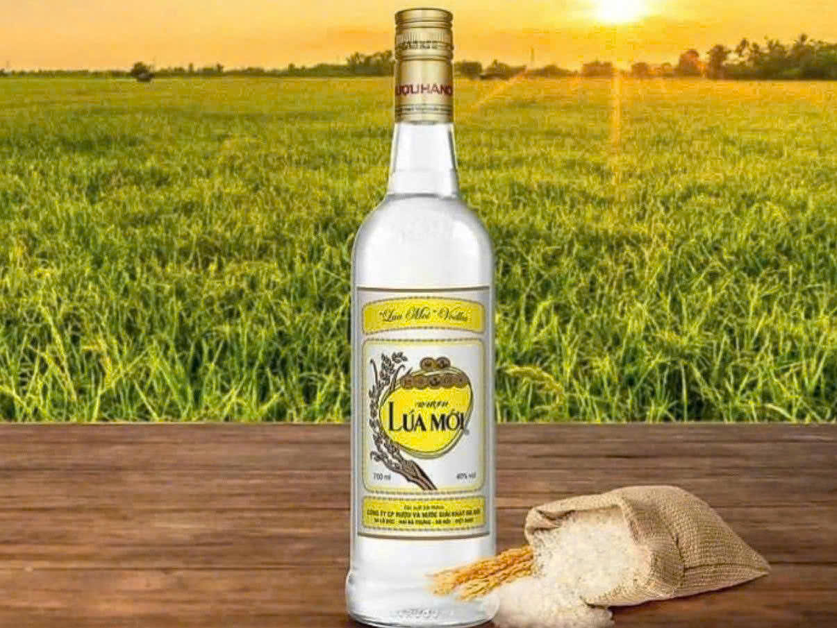 Quang-cao-Ruou-Vodka-Lua-Moi-700-ml-cua-HALICO