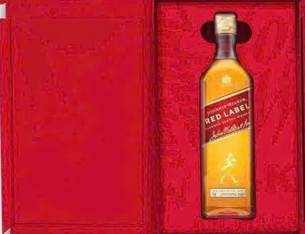 Red-Label-Hop-Qua-2026-khi-mo-Hop-1