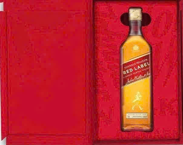 Red-Label-Hop-Qua-2026-khi-mo-Hop-tet