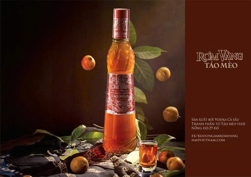 Ruou-tao-meo-rom-vang-500-ml-cua-Vodka-Ca-Sau-Xanh