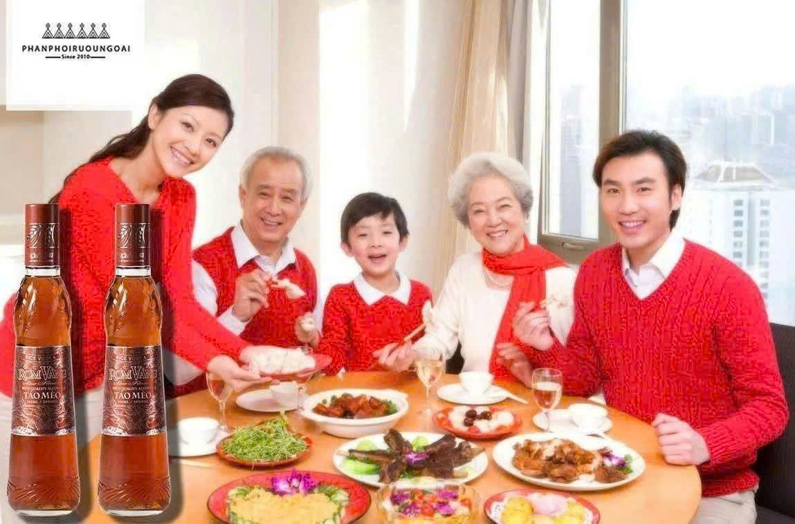 Ruou-tao-meo-rom-vang-50cl-voi-mon-an-viet-nam