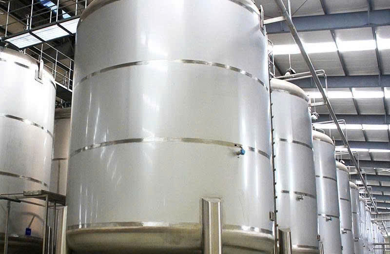 Tank-u-ruou-rom-vang-tao-meo