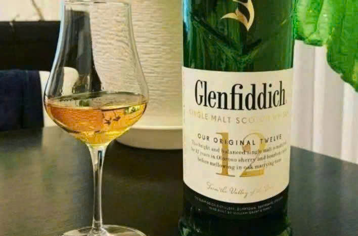 Thuong-thuc-Glenfiddich-12-YO-GB-2026-dung-cach-nhat