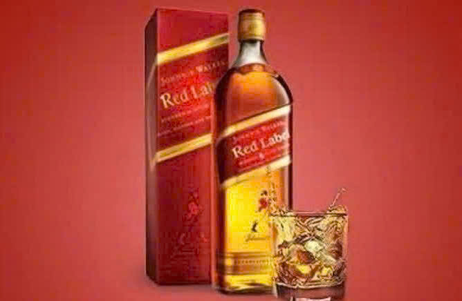 Thuong-thuc-Johnnie-walker-red-voi-da-vien-lanh