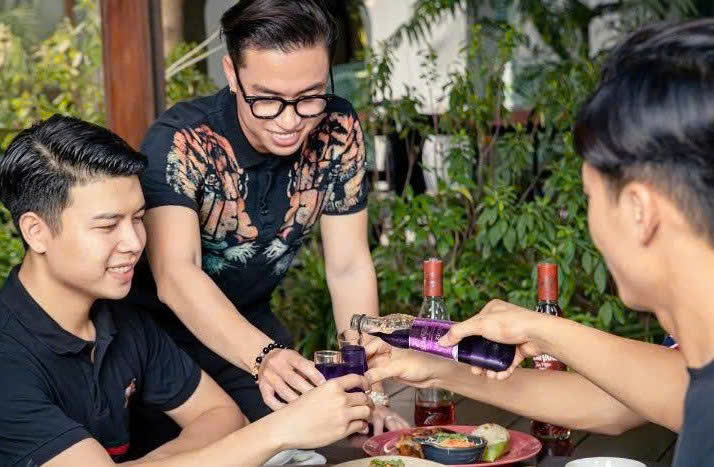 Thuong-thuc-Ruou-Rom-vang-BKich va-mon-an-viet-nam