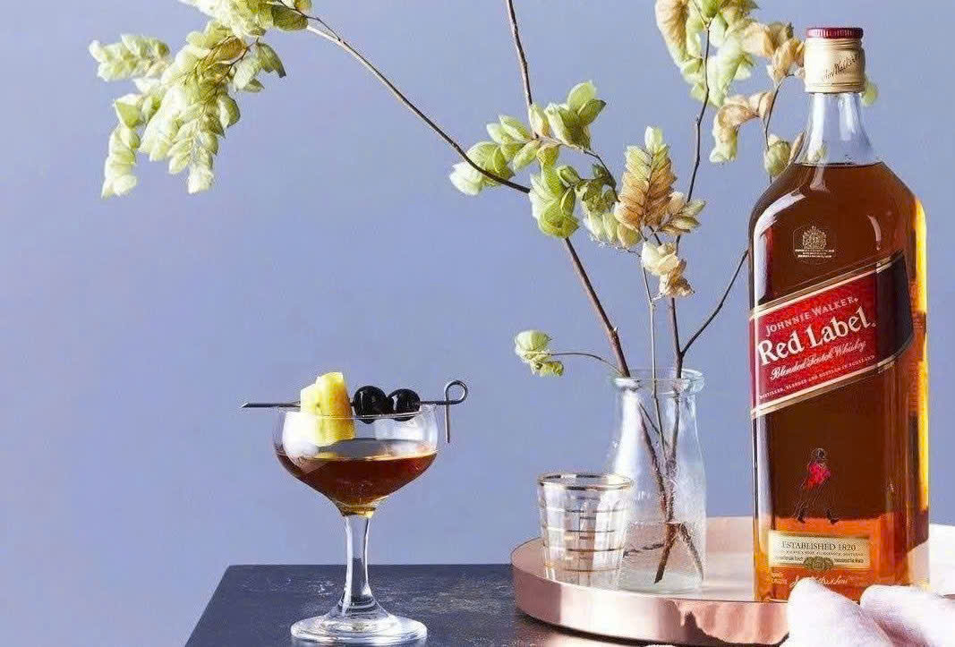 Thuong-thuc-ruou-JW-red-label-dung-chuan-vi-nhat
